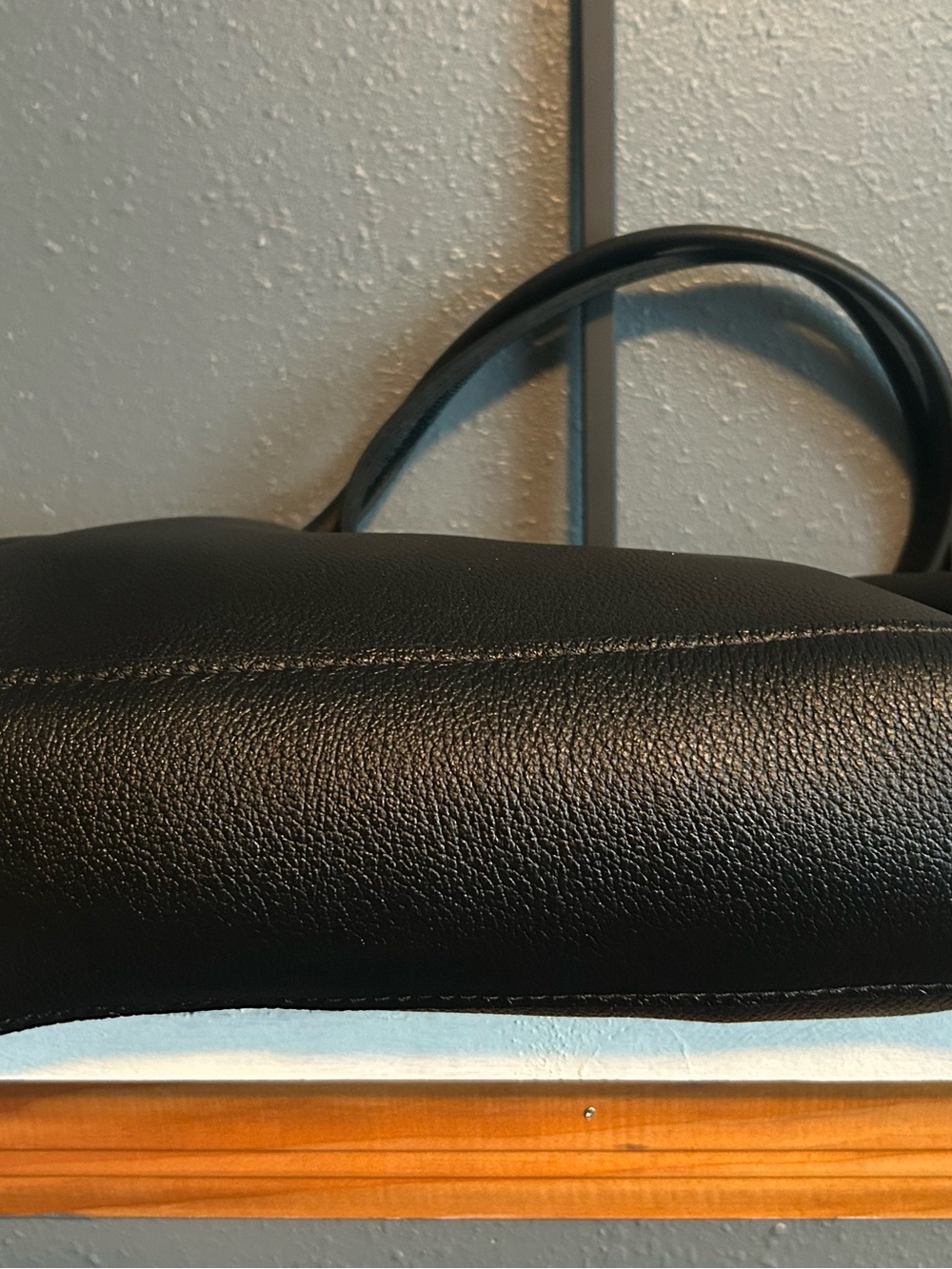 Portland Leather Medium Verona in Pebbled Black - Picture 5 of 7